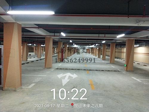 萬科領導視察地下停車場劃線項目工地