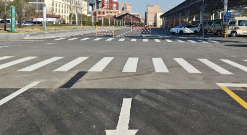 蘇州商業(yè)廣場(chǎng)地面劃線專家，包工包料打造智慧化通行空間